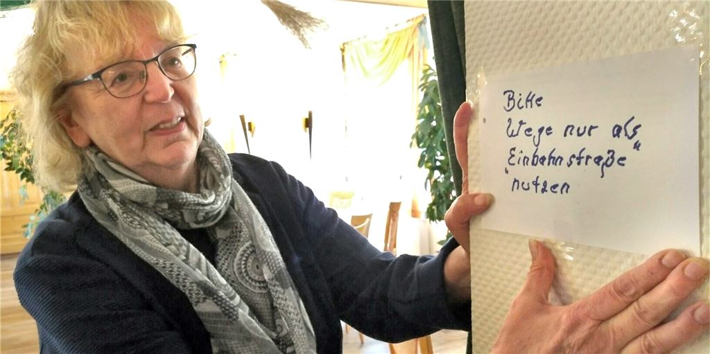 Alle Tische und Stühle aufstellen – das wollen nicht alle Gastronomen Eicken Schneidersmann, Chefin des Hotel Haus Ruhrbrücke, lässt die Tische in ihrem Restaurant bis auf Weiteres so stehen, wie bisher. Das liegt auch an der noch überschaubaren Anzahl an Gästen.