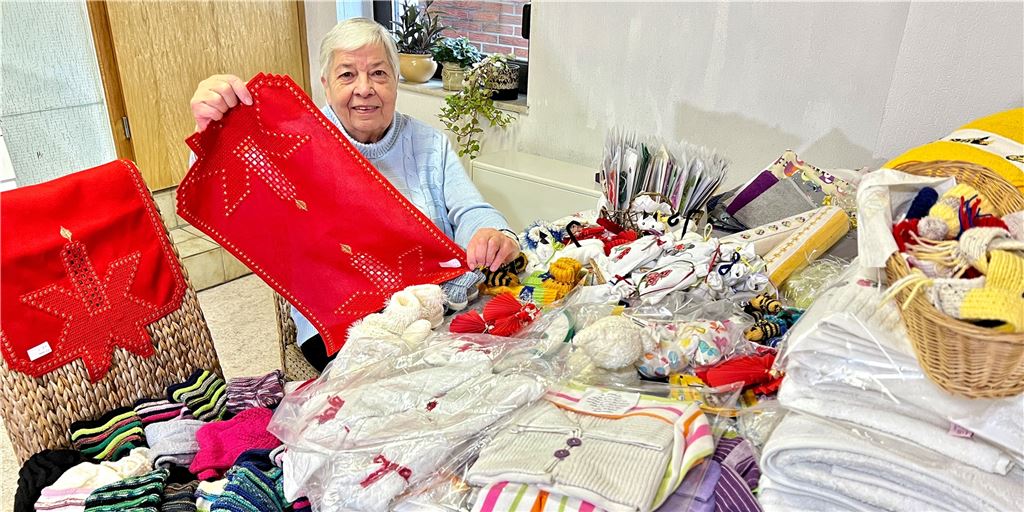 Mit Weihnachtsdeko erzielen Frauen trotz Corona sagenhaften Spendenerlös Elsbeth Preuß und ihre Mitstreiterinnen vom Handarbeitskreis der Fröndenberger Caritas haben wieder eine sagenhafte Spendensumme erlöst – weihnachtliche Geschenke sind immer noch zu haben.