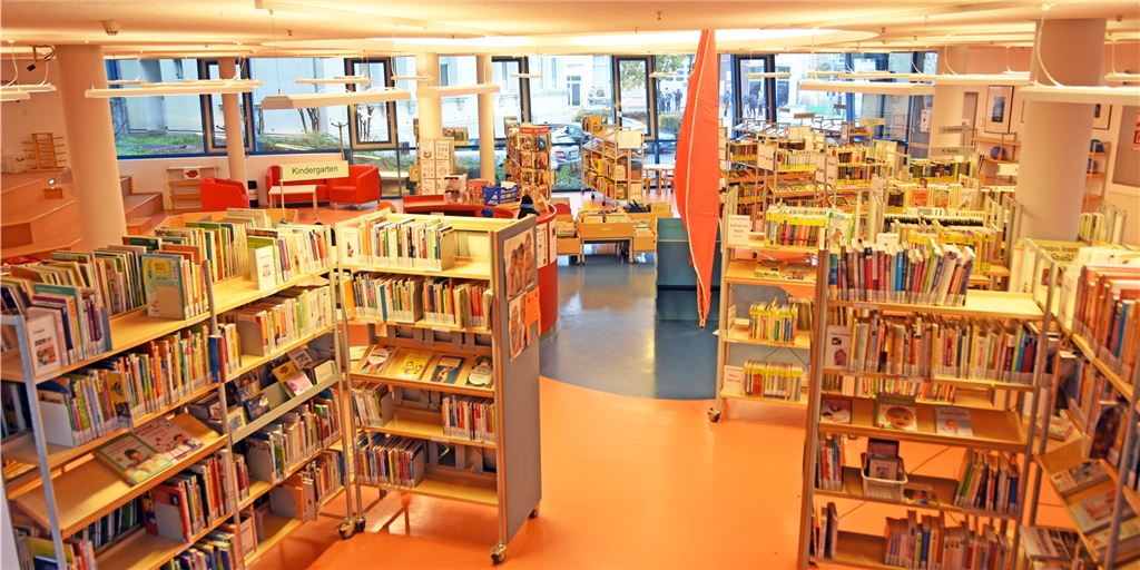 Fenstersturz im ZIB: Staatsanwaltschaft schließt die Akte Beim Spielen ist ein dreijähriger Junge aus einem Obergeschossfenster der Stadtbibliothek im ZIB gestürzt. Die Untersuchung zu dem Vorfall ist jetzt abgeschlossen.