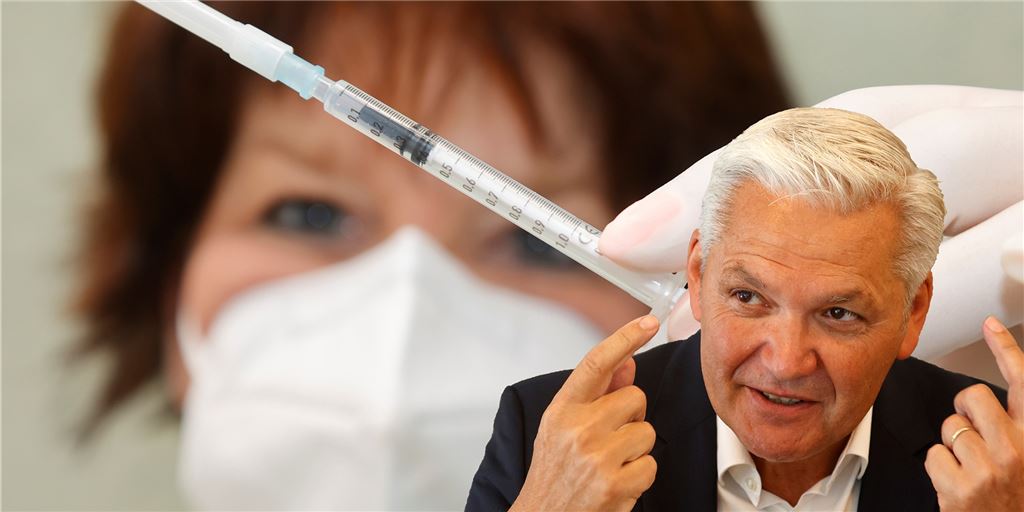 Hubert Hüppe ist selbst geboostert, aber gegen eine Impfpflicht Hubert Hüppe ist selbst geboostert, aber gegen eine Impfpflicht