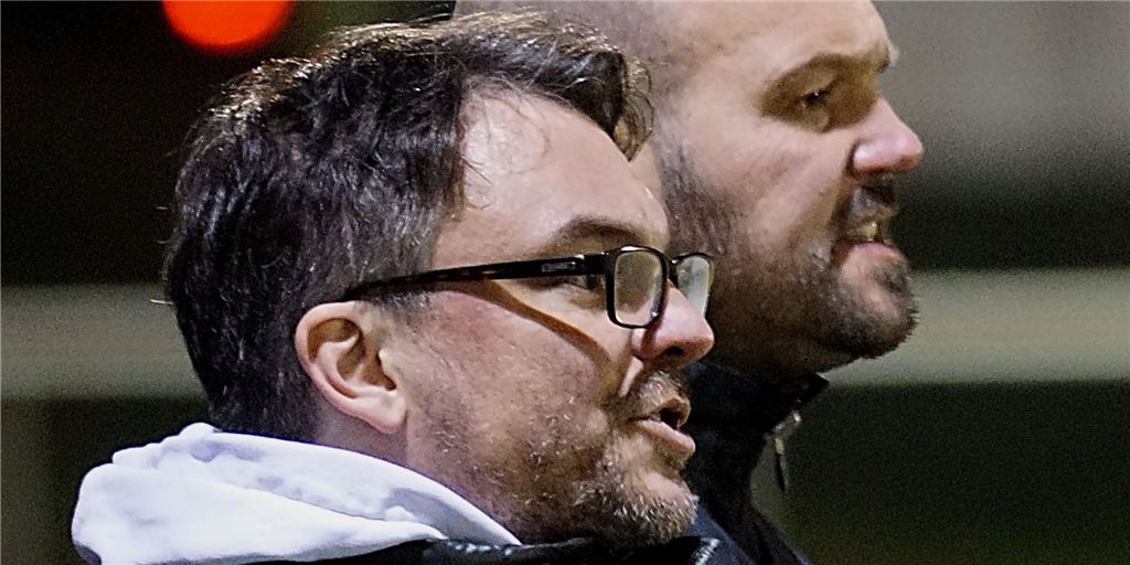 Holzwickedes Sportchef zur Trainerfrage: „Das wird kein Dauerzustand“ Benjamin Hartlieb vertrat zusammen mit Claas Hoffmann (hinten) den erkrankten HSC-Trainer Marc Woller an der Spielfeldseite.