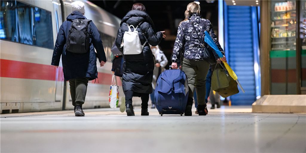 Flüchtlinge privat aufnehmen: Das sind die drei wichtigen Behördengänge Flüchtlinge privat aufnehmen: Das sind die drei wichtigen Behördengänge