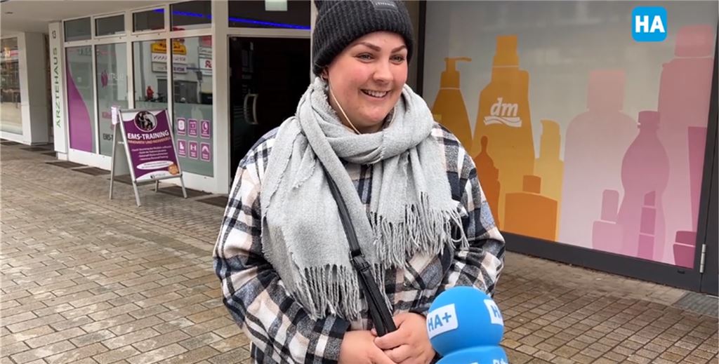 Im Video: Das halten Kamener von einer Lockerung der Maskenpflicht "Wie beurteilen Sie die Abschaffung der Maskenpflicht im Einzelhandel?" Zu dieser Frage äußert sich auch Anika Hartl.