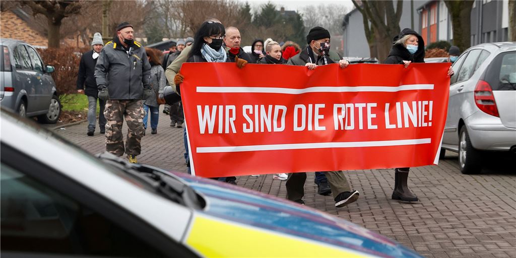 „Massenhafte Lügen“: Wie Frau Kunze gegen die Impfpflicht kämpft „Massenhafte Lügen“: Wie Frau Kunze gegen die Impfpflicht kämpft