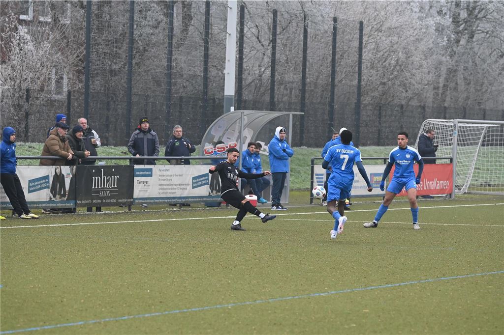 Nebel, Debüt und Spielabbruch
