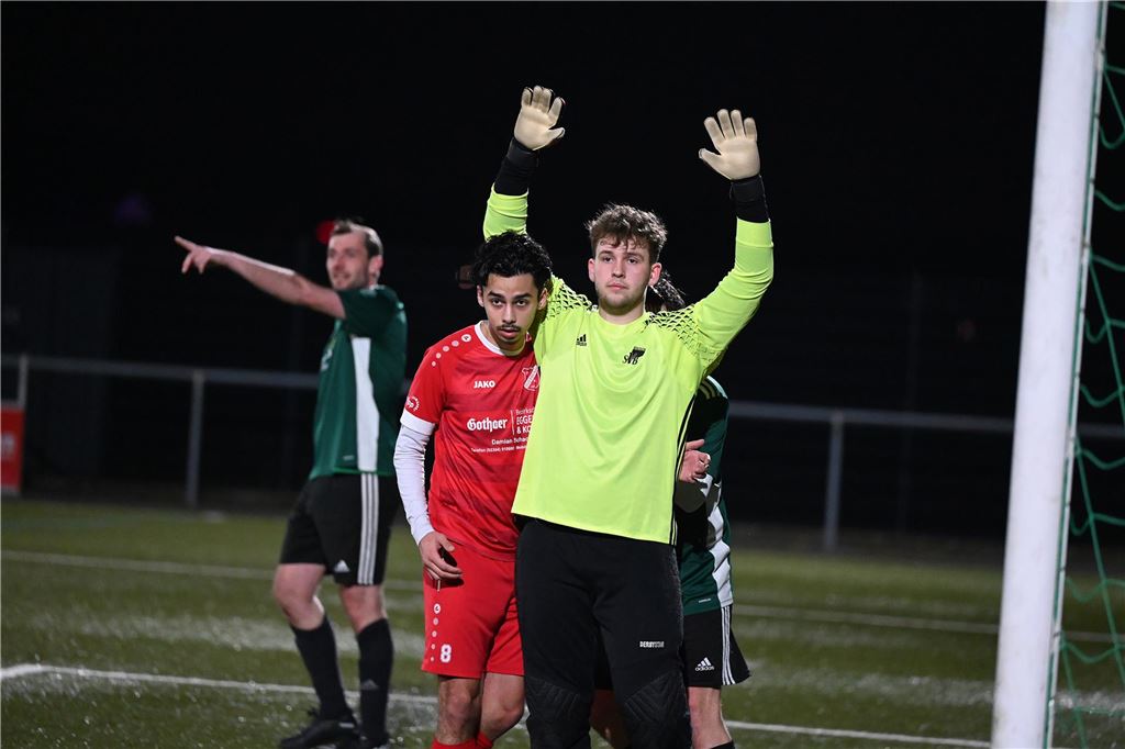 Viele Fotos: FC Overberge lässt Chancen liegen