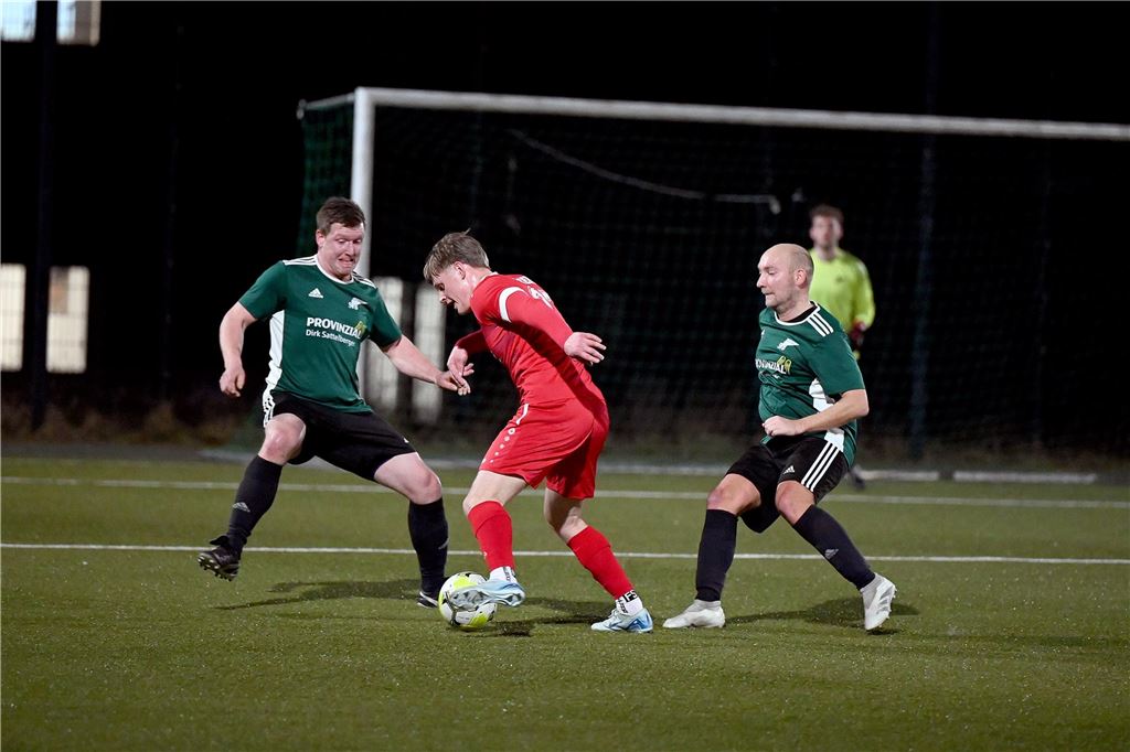 Viele Fotos: FC Overberge lässt Chancen liegen