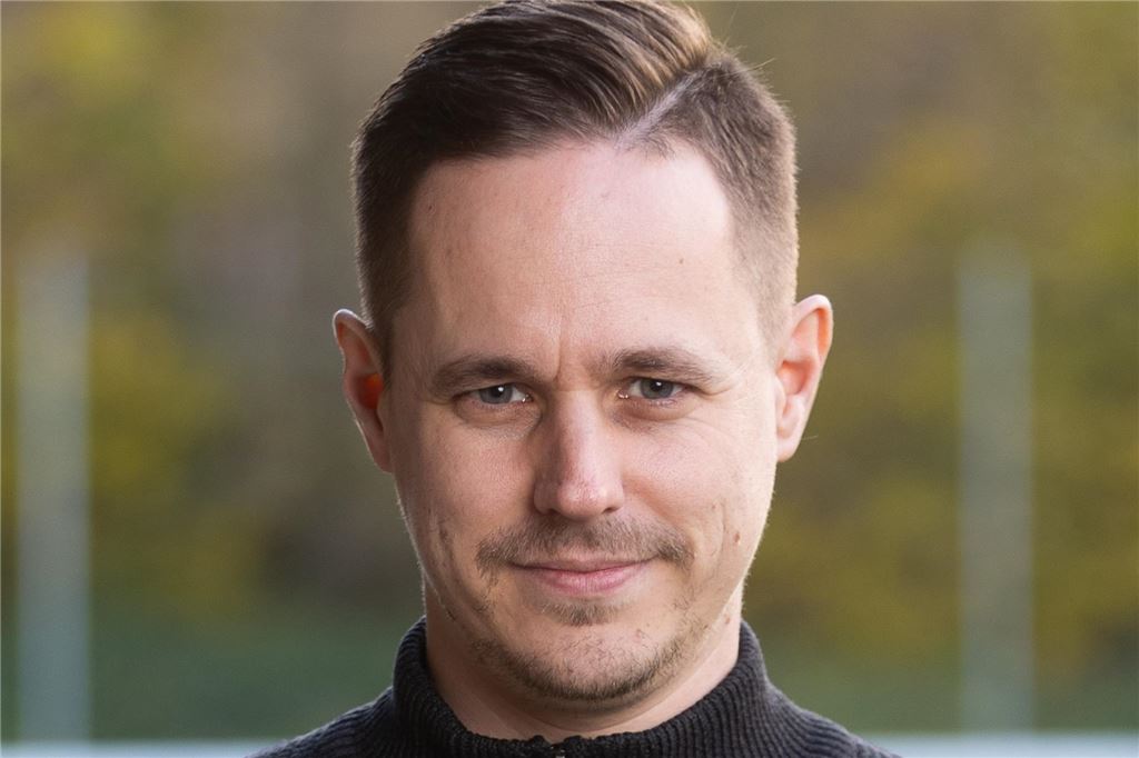 SG Selm zwischen Genie und Wahnsinn: Identitätskrise sofort beenden! Patrick Schröer guckt in die Kamera.
