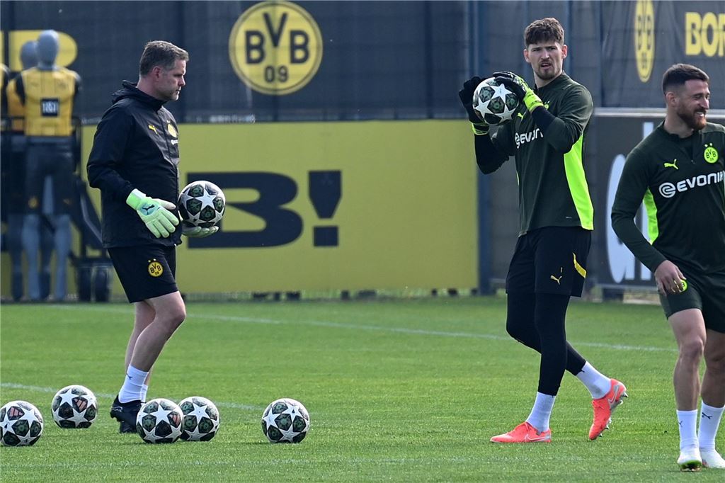 BVB-Training vor Barcelona-Rückspiel: Überraschender Motivationsbesuch – Stammspieler fehlt BVB-Training vor Barcelona-Rückspiel: Überraschender Motivationsbesuch – Stammspieler fehlt