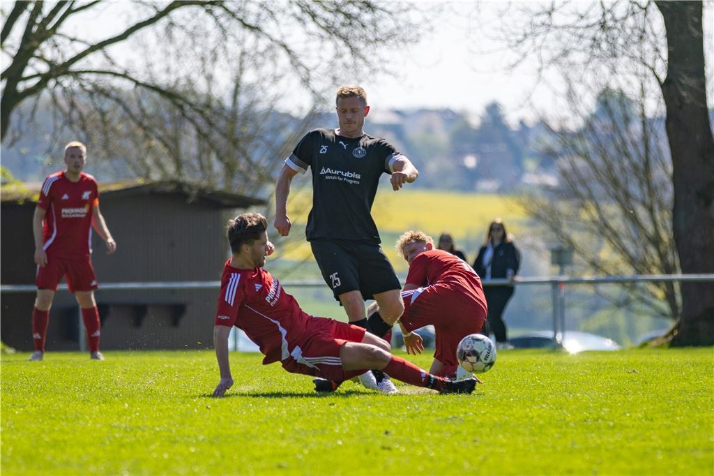 Westfalia Wethmar müht sich zum 2:1 in Bausenhagen: Viele Fotos vom Spiel