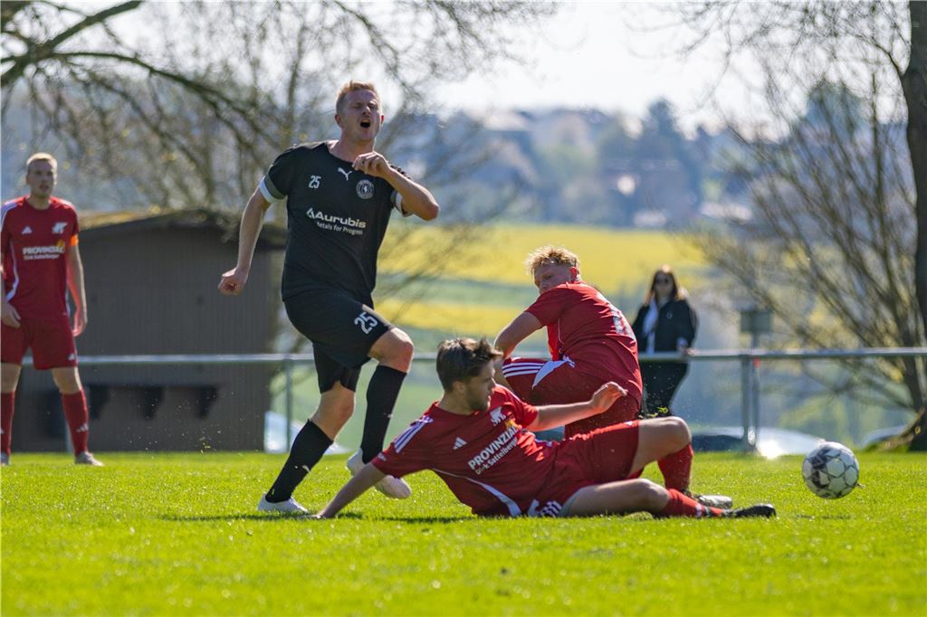 Westfalia Wethmar müht sich zum 2:1 in Bausenhagen: Viele Fotos vom Spiel