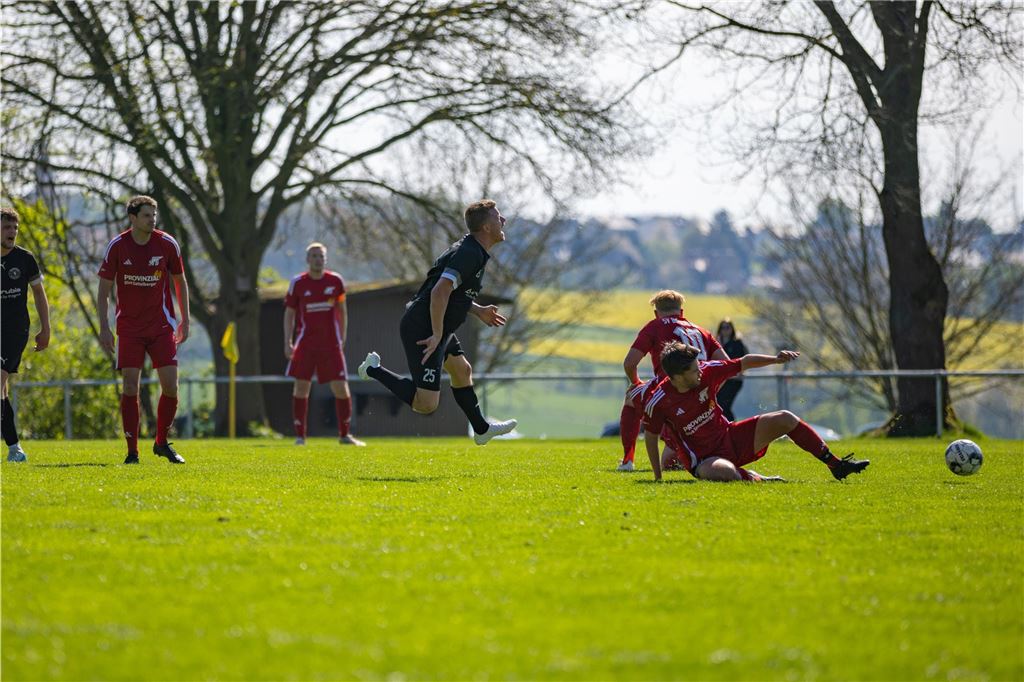 Westfalia Wethmar müht sich zum 2:1 in Bausenhagen: Viele Fotos vom Spiel
