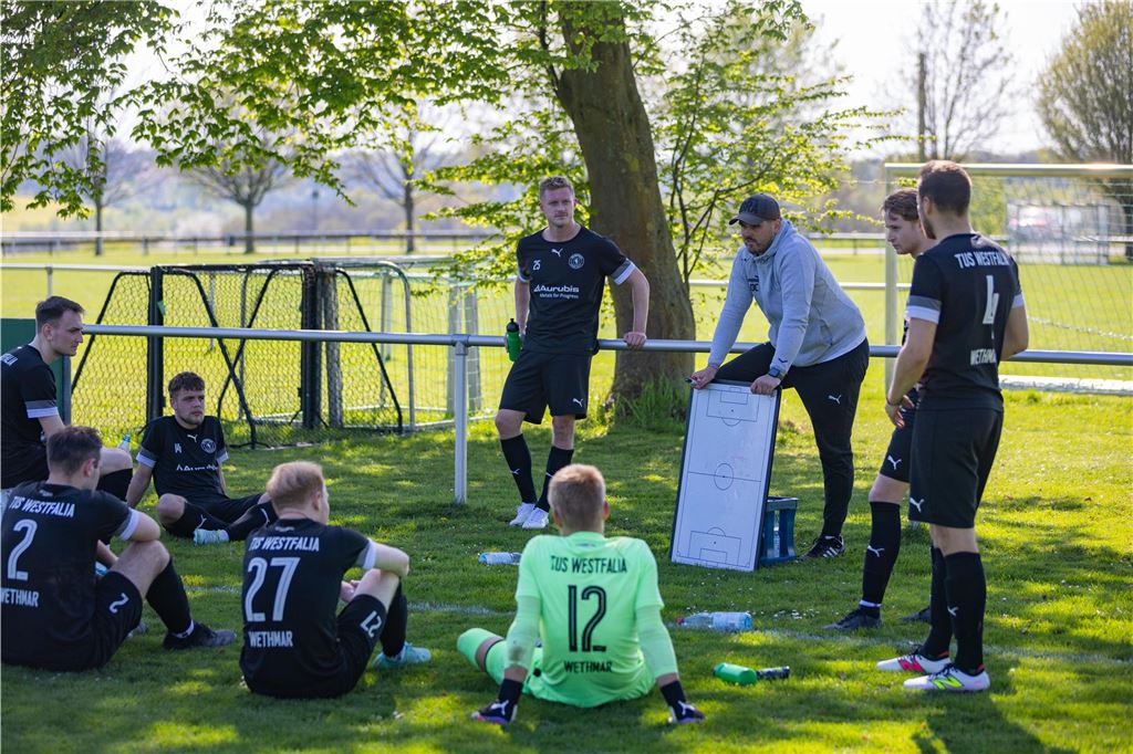 Westfalia Wethmar müht sich zum 2:1 in Bausenhagen: Viele Fotos vom Spiel