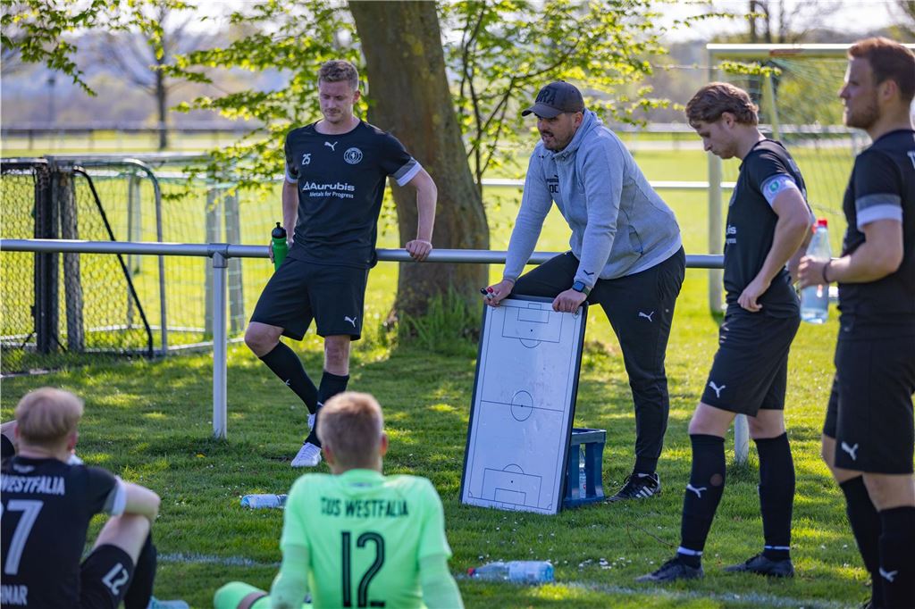Westfalia Wethmar müht sich zum 2:1 in Bausenhagen: Viele Fotos vom Spiel