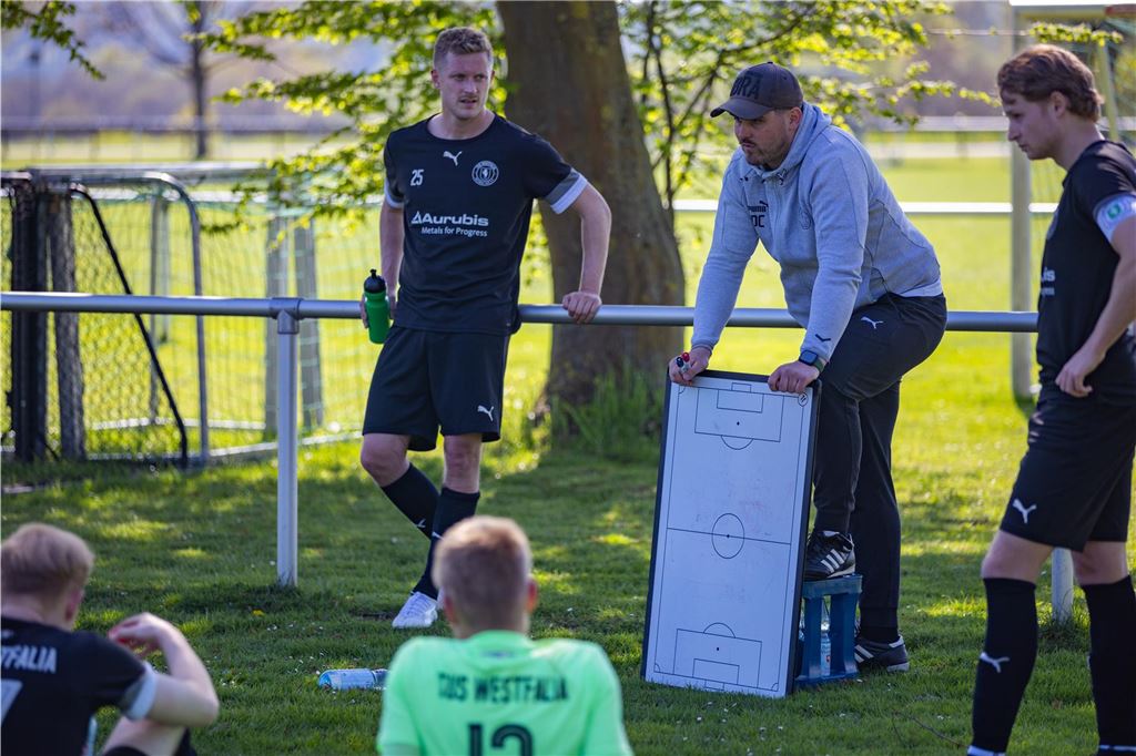 Westfalia Wethmar müht sich zum 2:1 in Bausenhagen: Viele Fotos vom Spiel