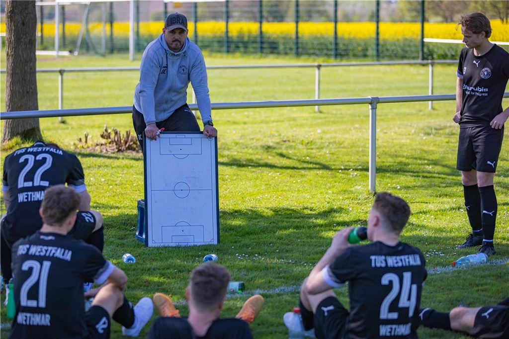 Westfalia Wethmar müht sich zum 2:1 in Bausenhagen: Viele Fotos vom Spiel