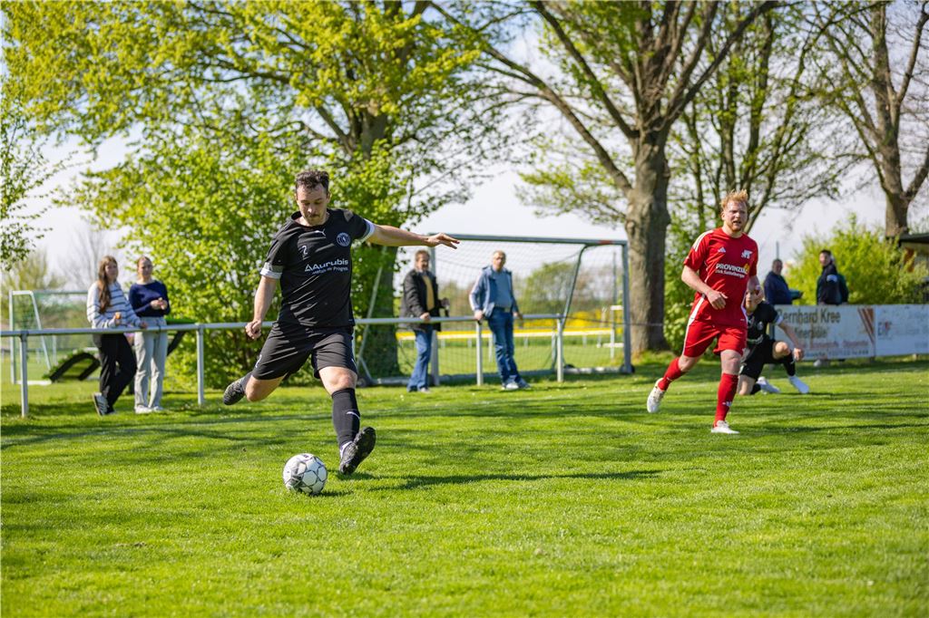 Westfalia Wethmar müht sich zum 2:1 in Bausenhagen: Viele Fotos vom Spiel
