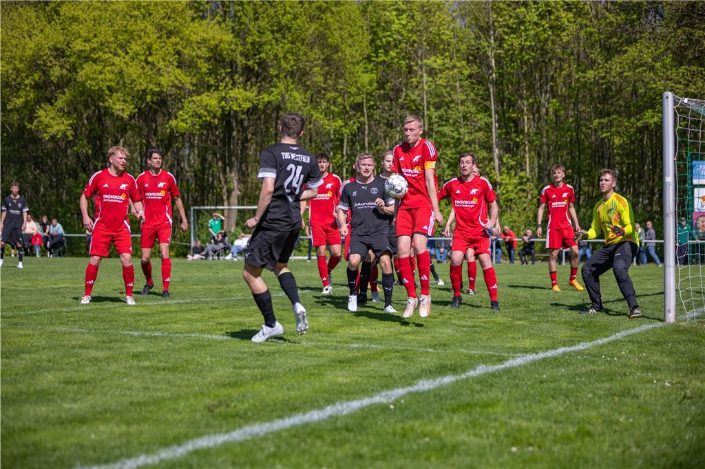 Westfalia Wethmar müht sich zum 2:1 in Bausenhagen: Viele Fotos vom Spiel