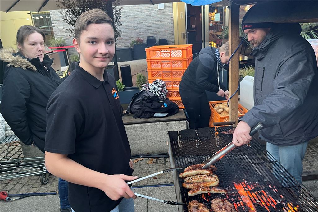 Viele Menschen besuchten den 36. Holzwickeder Weihnachtsmarkt.
