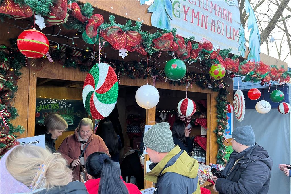 Viele Menschen besuchten den 36. Holzwickeder Weihnachtsmarkt.