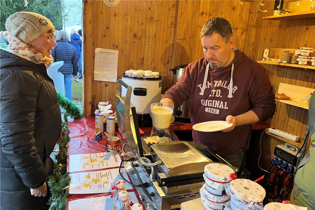 Viele Menschen besuchten den 36. Holzwickeder Weihnachtsmarkt.