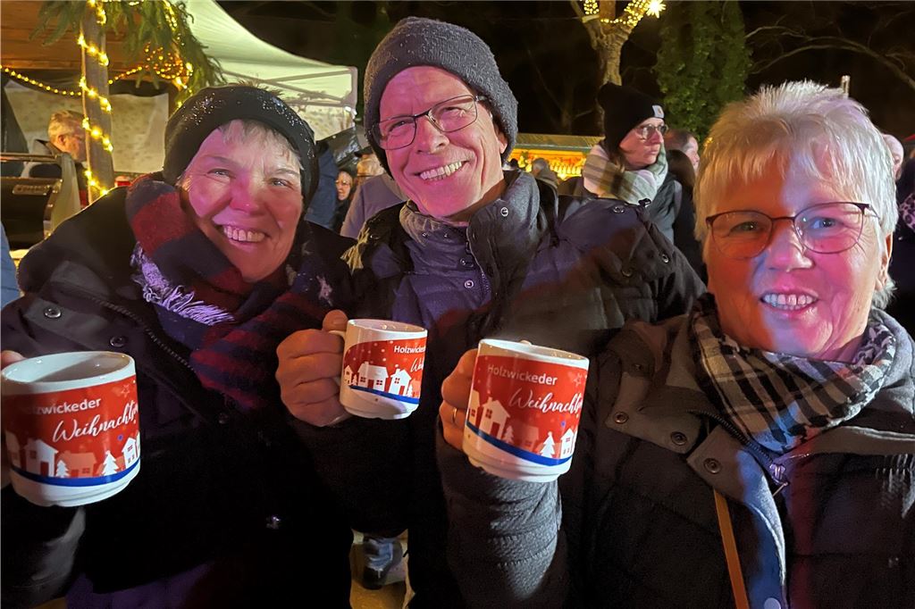 Viele Menschen besuchten den 36. Holzwickeder Weihnachtsmarkt.