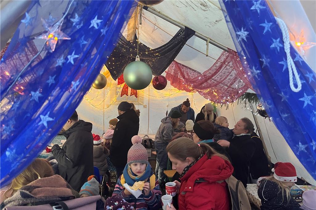Viele Menschen besuchten den 36. Holzwickeder Weihnachtsmarkt.