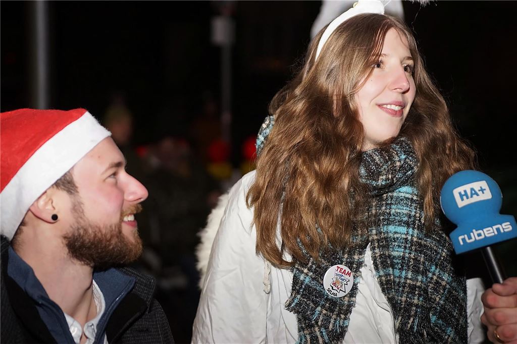 Viele Menschen besuchten den 36. Holzwickeder Weihnachtsmarkt.