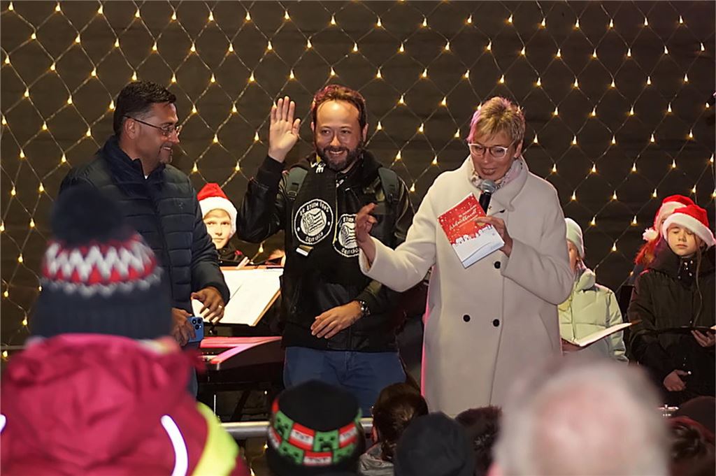 Viele Menschen besuchten den 36. Holzwickeder Weihnachtsmarkt.