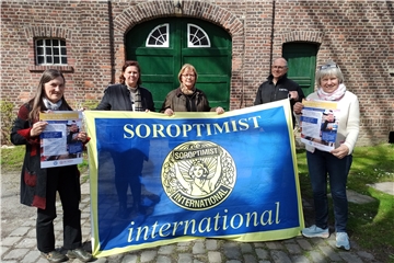 Birgit Nehling, Angelika Hauschopp, Annette Giesebrecht, Gerd-Peter Grundmann und Elisabeth Schulze Wethmar (v. l.) hoffen auf viele Sach- und Geldspenden für die Tafel.