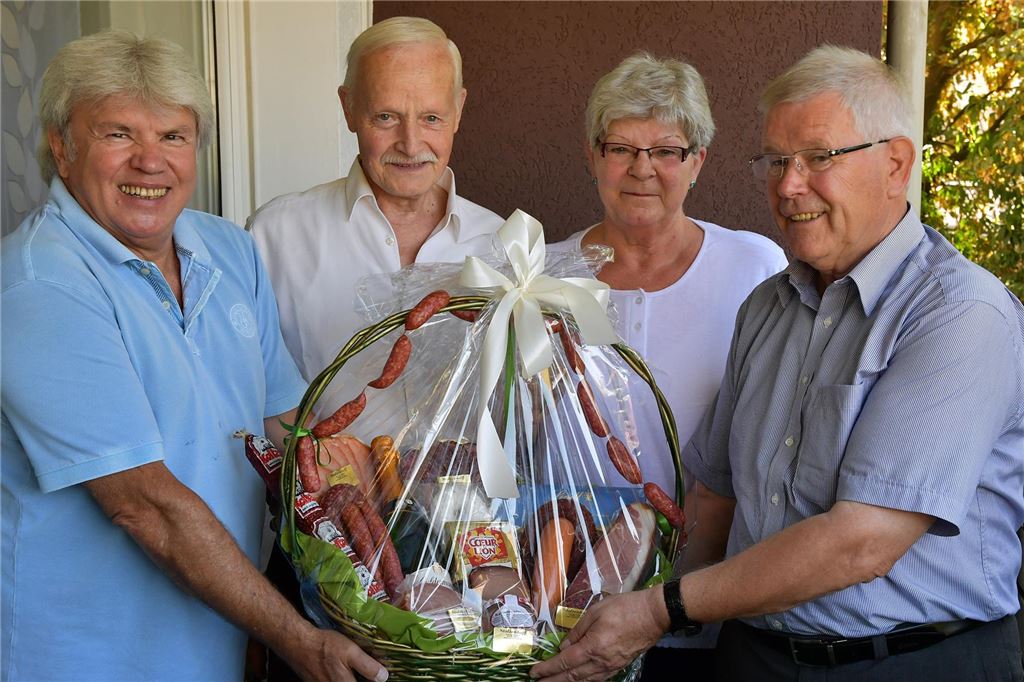 „Mr. FC“ und großer Elvis-Fan: Rainer Manns (†83) aus Brambauer ist gestorben Rainer Manns bei einer Ehrung zu seinem Geburtstag.