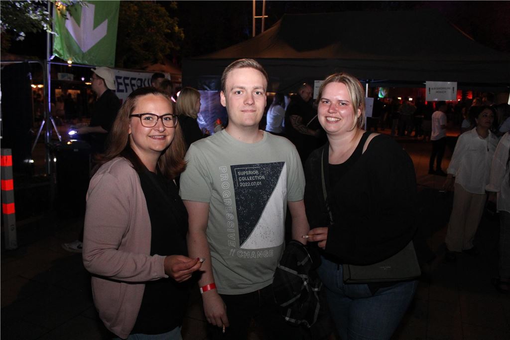 Bis zu 1500 Besucher durften am Mittwochabend auf dem Holzwickeder Marktplatz bis in die Nacht hinein in den 1. Mai feiern. Novum dabei: Auf dem Veranstaltungsgelände galt ein generelles Rauchverbot.