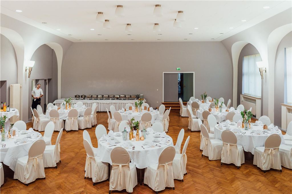 Größeres Angebot ab Februar: „Bürgerhaus“ bietet Mittagstisch an Großer Saal im Bürgerhaus Heeren.
