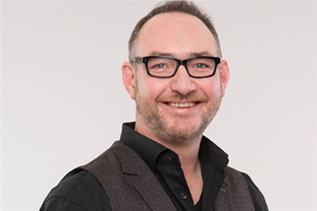 Friseure arbeiten bis 22 Uhr und länger – aber: „Finger weg“ vom privaten Haarschnitt Björn Barthold, selbstständiger Friseurmeister in Fröndenberg, ist Obermeister der Innung Unna.