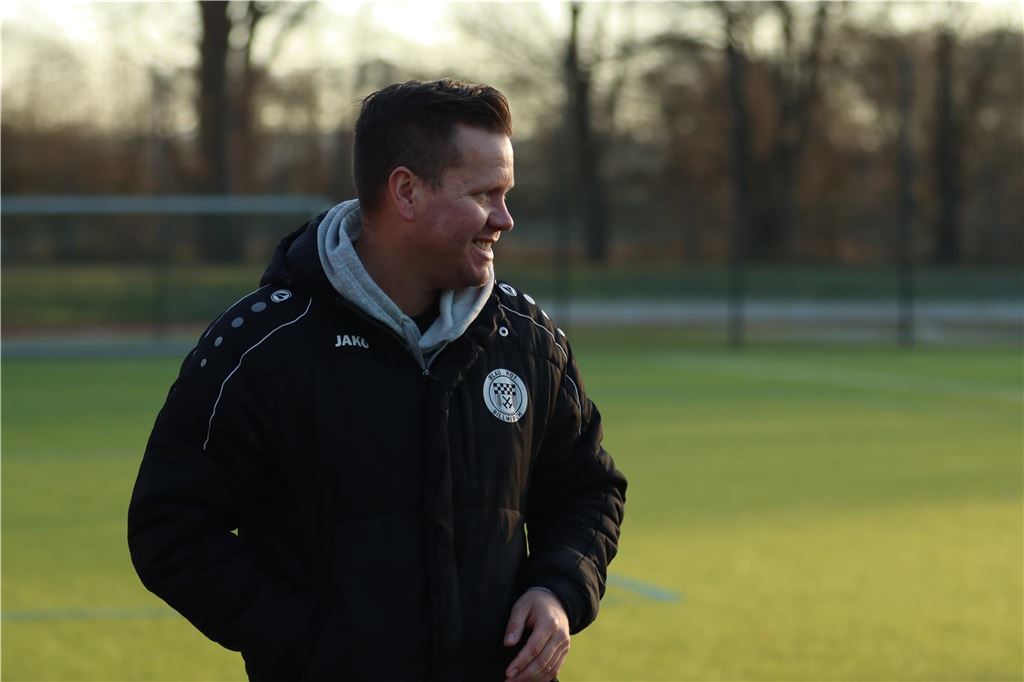 BR Billmerich einfach frischer: Verdientes 4:3 beim SC Fröndenberg BRB-Coach Sebastian Kurt lacht.