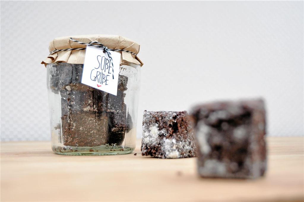 Weihnachtsplätzchen schön verpacken: Drei Ideen zum Nachbasteln Brownies im Glas - eine schöne Art der Verpackung.