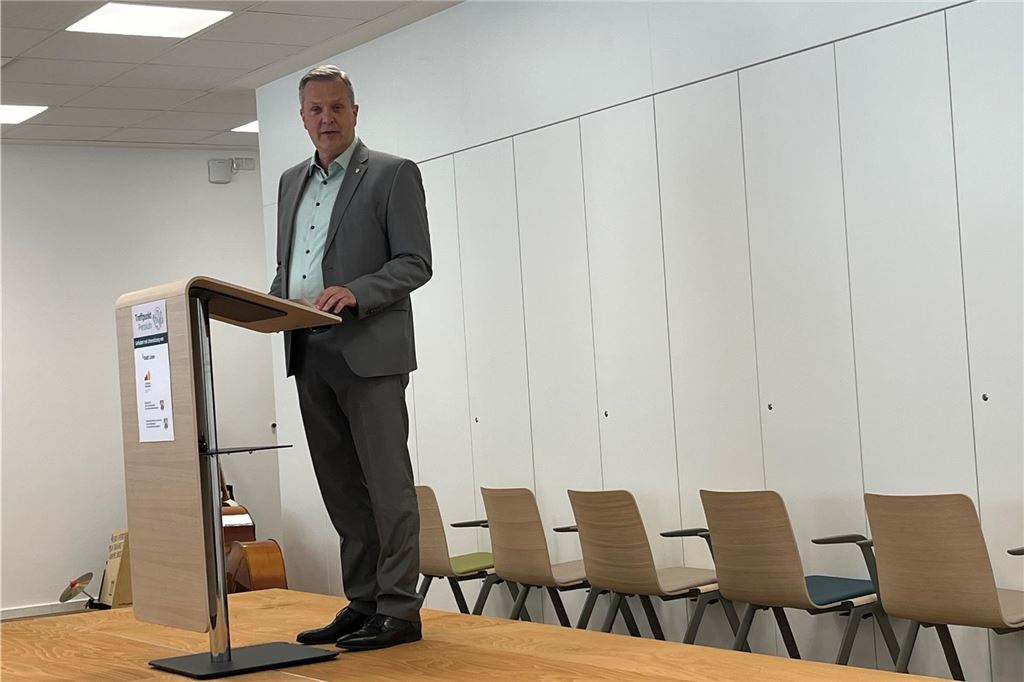 Treffpunkt Persiluhr öffnet seine Türen: „Nach 18 Jahren angekommen“ Bürgermeister Jürgen Kleine-Frauns freute sich über das Endergebnis in der früheren Persiluhrpassage.