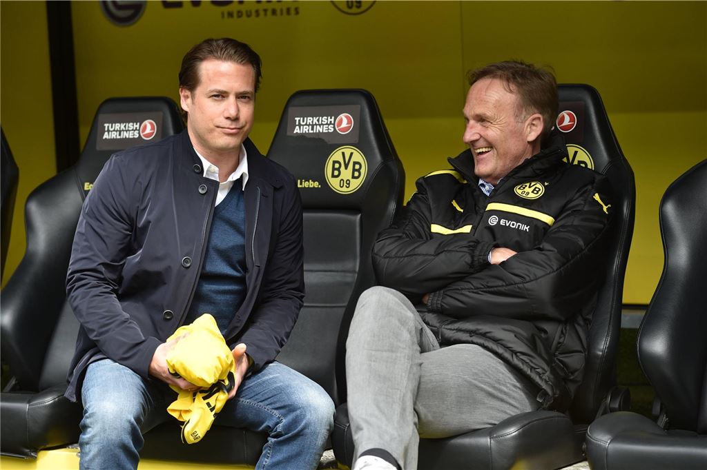 Neuer BVB-Geschäftsführer Sport Lars Ricken: „Meine Tür steht in der Regel offen“ Lars Ricken und Hans-Joachim Watzke sitzen auf der Ersatzbank.