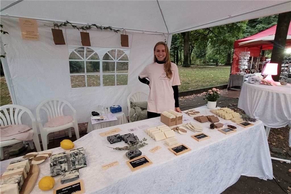 Holzwickede ist nicht groß genug für zwei Sommerfeste Carolin Toffel war eine der wenigen Händlerinnen und Händler, die einen Verkaufsstand boten.