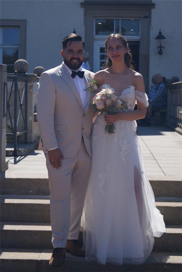 Die erste große Liebe ist die Liebe für das Leben: Cedrik und Karolina heiraten Holzwickede Hochzeiten Haus Opherdicke