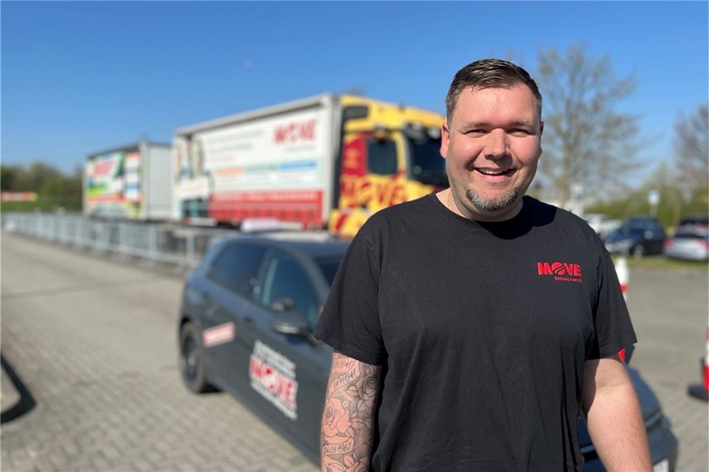 Hohe Durchfallquoten bei Fahrprüfung: „Motivation der Jugend ist Problem“ Fahrlehrer Christian Pfeiffer steht auf dem Gelände des Verkehrssicherheitszentrums Move in Unna.
