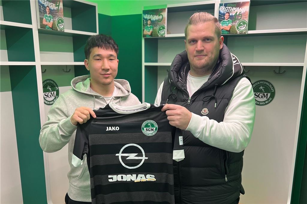 SG Massen gelingt nächster Transfer-Coup: Königsborner SV verliert Powerspieler an Stadtrivalen Christopher Simon mit einem Trikot der SG Massen