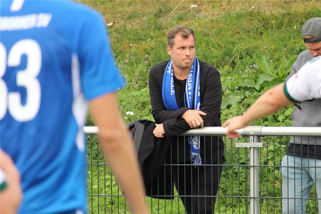 Ablöse-Verhandlungen stocken: Mühlhausens Spieler-Duo in Warteposition Daniel Krahn ist Vorsitzender des Königsborner SV und ist an einer Einigung zwischen beiden Vereinen interessiert.