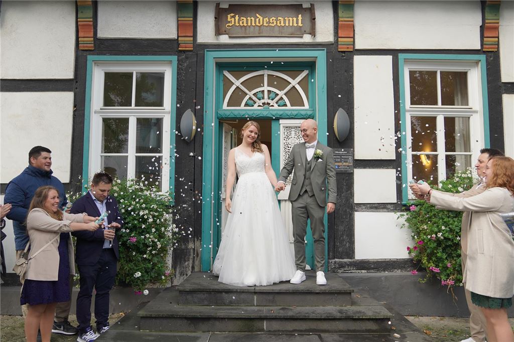 Hochzeit nach Doppelantrag: Daniela und Sebastian heiraten in Unna Daniela und Sebastian Cramer haben im Standesamt Unna geheiratet.