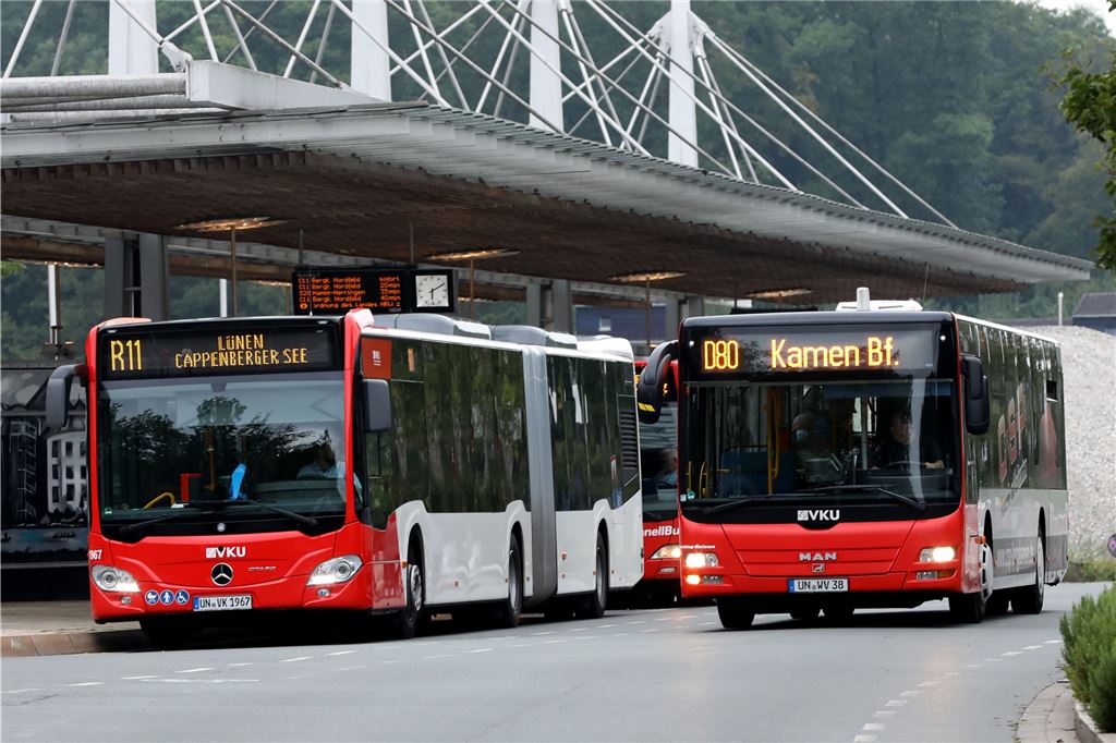 49-Euro-Ticket für Arbeitnehmer günstiger? Verkehrsgesellschaft Kreis Unna Busse Busbahnhof VKU 49-Euro-Ticket