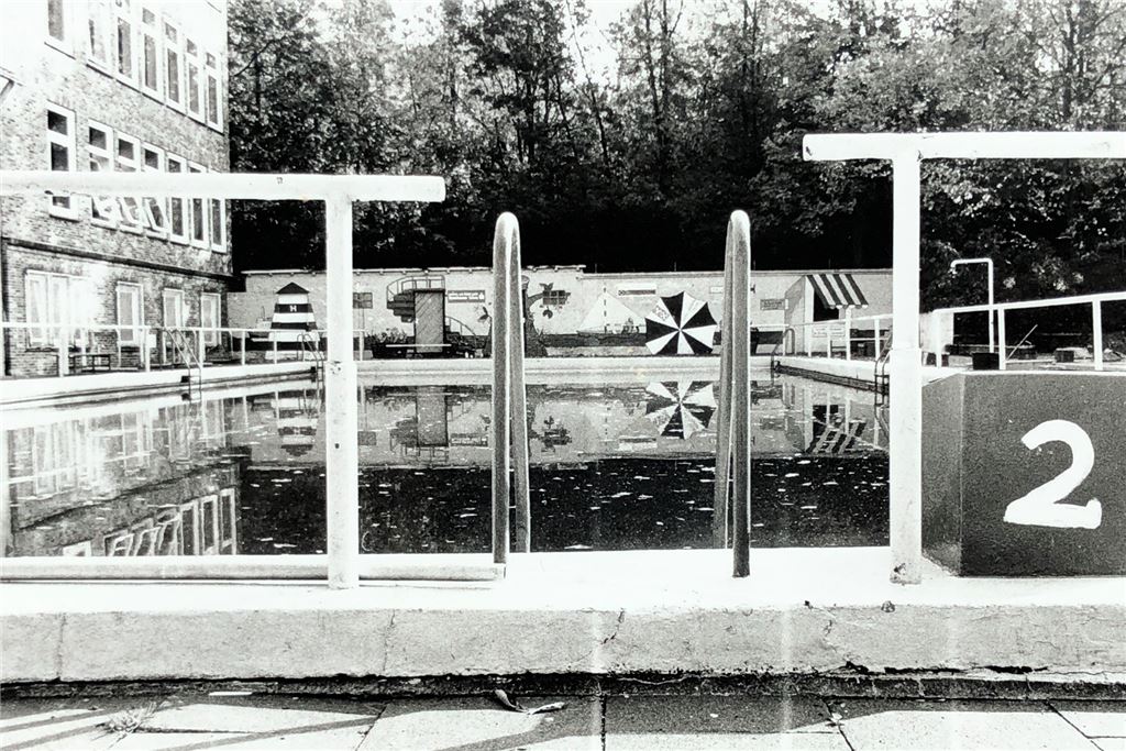 Die Freibadretterin der ersten Stunde kann gar nicht schwimmen Das alte Becken, wie es in den 1980er-Jahren war, wurde Schritt für Schritt renoviert. Seit etwa zehn Jahren hat es eine Edelstahlwanne.
