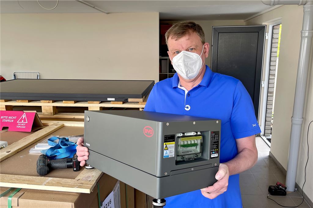 Holzwickeder will Ladestation für E-Auto: Ein Schreck mit gutem Ende Das Batteriesystem hätte Peiler ohne die Förderung nicht installiert.