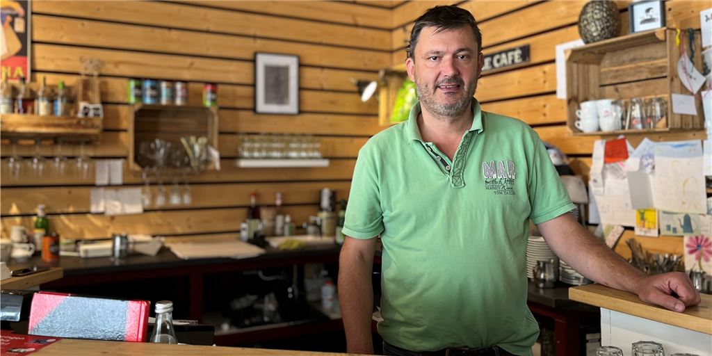 Café Note: Inhaber Christoph Wiesweg steht vor neuen Herausforderungen Das Café Note in Ergste hat die Corona-Beschränkungen der letzten zwei Jahre überstanden. Christoph Wiesweg, Besitzer des Cafés, bietet weiterhin Frühstück, Kuchen und Live-Musik an.