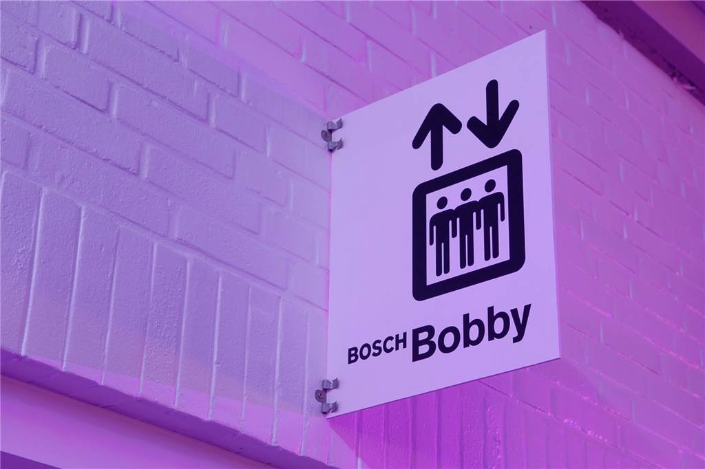 Im Bosch Bobby an der B1 wurde gefeiert, bis der Abrissbagger kam Das Club-Design griff die Typografie von Bosch auf.