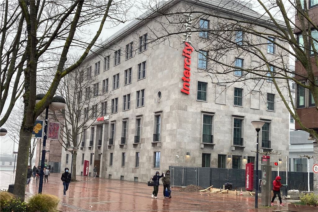 18 Jahre Planung und Umbau: Hotel in bester City-Lage vor der Eröffnung Das Dortberghaus hat sich deutlich sichtbar in das Intercity-Hotel Dortmund verwandelt.